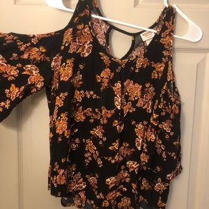 Eyelet sleeve flowy top